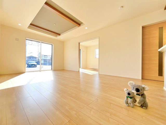 【居間・リビング】 | 前橋市江田町　新築住宅 | 陽当りも良いリビング。
光が差し込む明るい空間はいつもの時間をより特別に…穏やかなひと時を一層充実した時間へ変えてくれます。