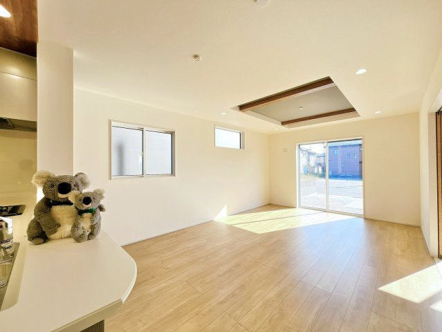 【居間・リビング】 | 前橋市江田町　新築住宅 | 気がづけば家族が集まって楽しい会話と食事が始まる。皆で笑って過ごす幸せ溢れるリビング。