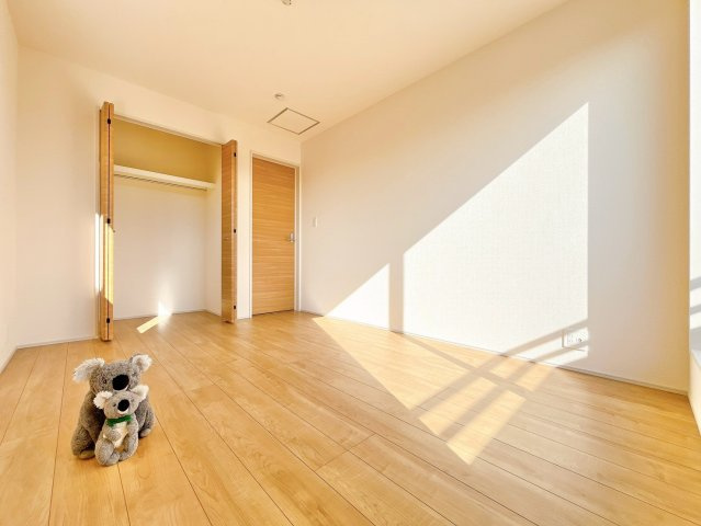 【洋室】 | 前橋市江田町　新築住宅 | さまざまにカスタマイズしていただけるシンプルなデザインの内装。ご自身で素敵な空間を創り上げられます。