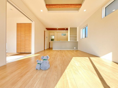 【居間・リビング】 | 前橋市江田町　新築住宅 | ≪LDK≫
陽当りも良いリビング。
光が差し込む明るい空間はいつもの時間をより特別に…穏やかなひと時を一層充実した時間へ変えてくれます。