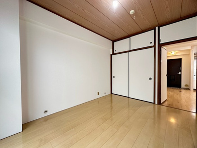 【子供部屋】 | 日吉パフィオマンション | 南向き洋室6帖☆収納スペースがあります♪荷物をたっぷり収納できてお部屋がすっきり片付きます☆