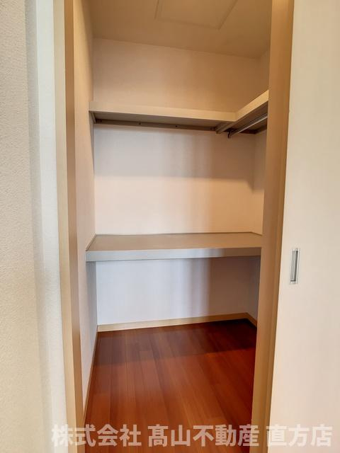 直方市大字上頓野のアパートの収納