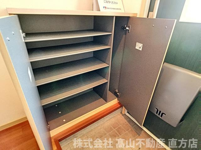 直方市大字上頓野のアパートの収納