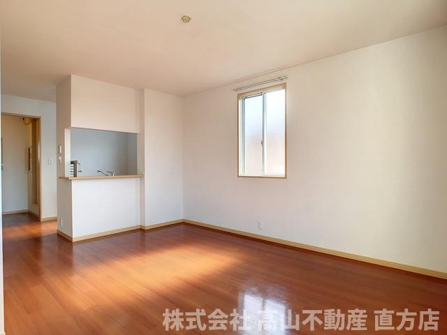 直方市大字上頓野のアパートの居間・リビング