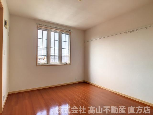 直方市大字上頓野のアパートの洋室