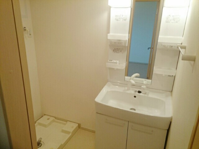 プリムヴェール大館の独立洗面台