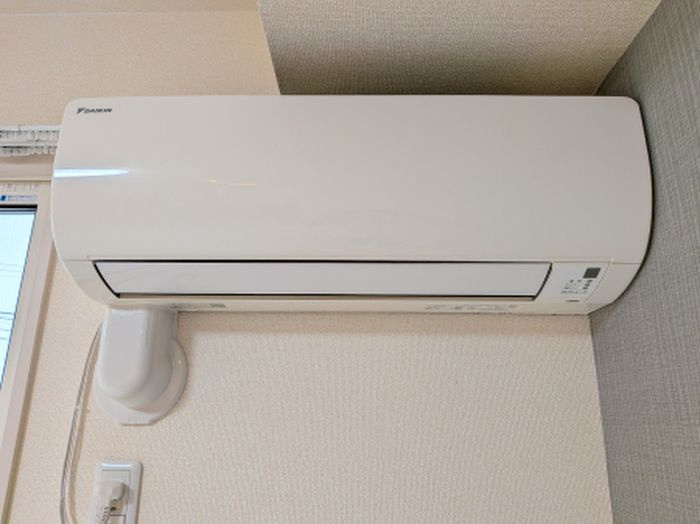 サニープレイス十一屋　Ｃ棟の居間・リビング|エアコン