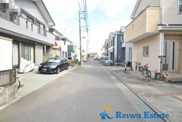 中古戸建　高座郡寒川町倉見の前面道路含む現地写真