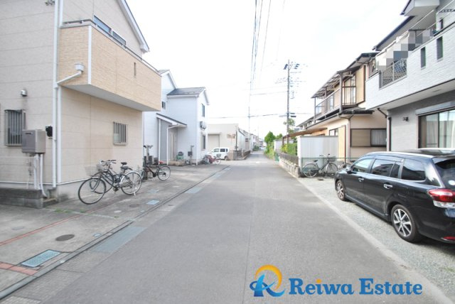中古戸建　高座郡寒川町倉見の前面道路含む現地写真