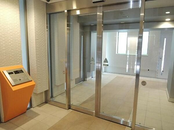 スプレスター上野根岸のエントランス