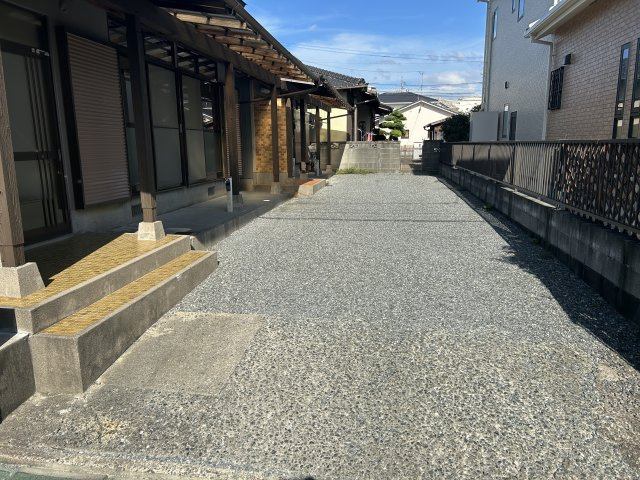 南町松本貸家の駐車場