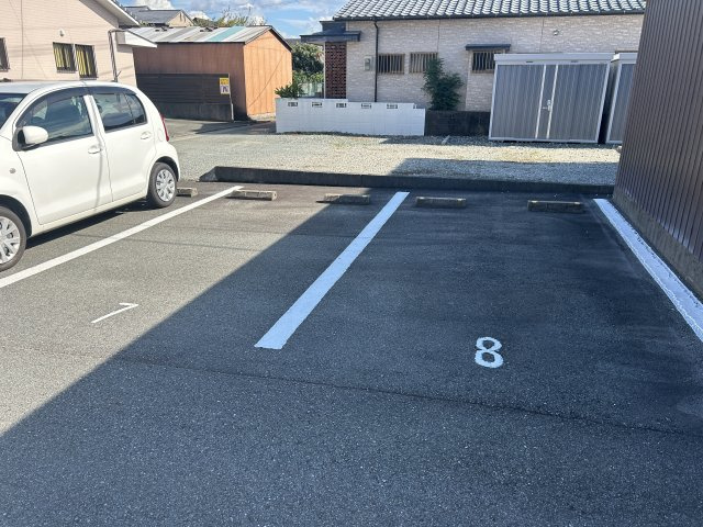 南町松本貸家の駐車場