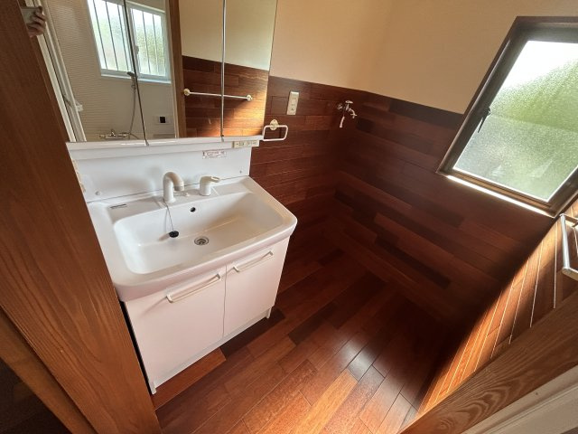 南町松本貸家の洗面所