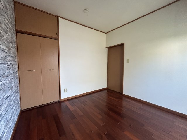 南町松本貸家の洋室