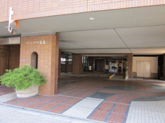 【エントランス】 | 都心ですがスーパーや総合病院も近く、住環境良好です。