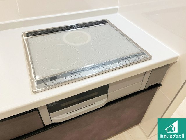 西脇市小坂町　第5期　新築一戸建ての設備|火を使わないので、安心なＩＨコンロ！でこぼこが無い構造なので、掃除もしやすく清潔に保てます！