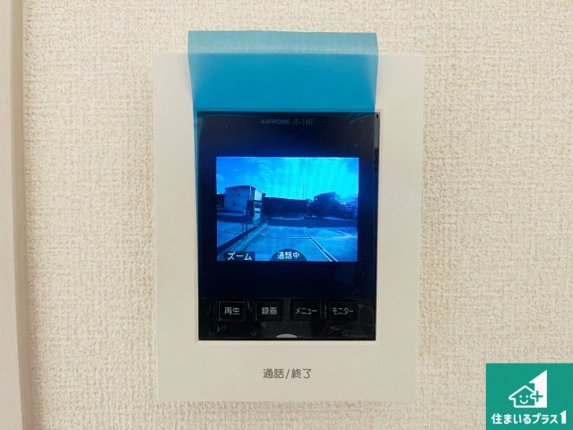西脇市小坂町　第5期　新築一戸建ての防犯設備|カラーモニターインターホン！声だけでなく来訪者の姿や顔がモニターで確認できるので、小さなお子様がいらっしゃるご家庭でも安心できます！