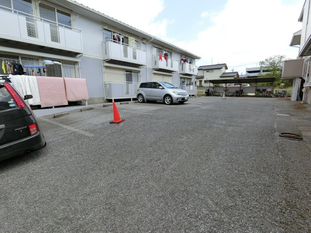 【駐車場】 | ファーストヴューラ　八番館