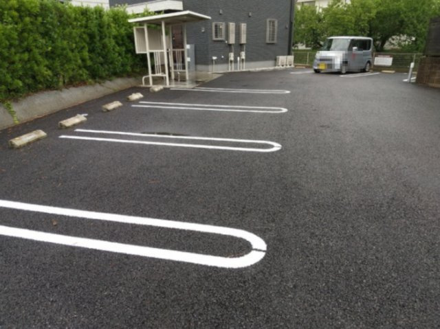 サンヒルズ・Σの駐車場