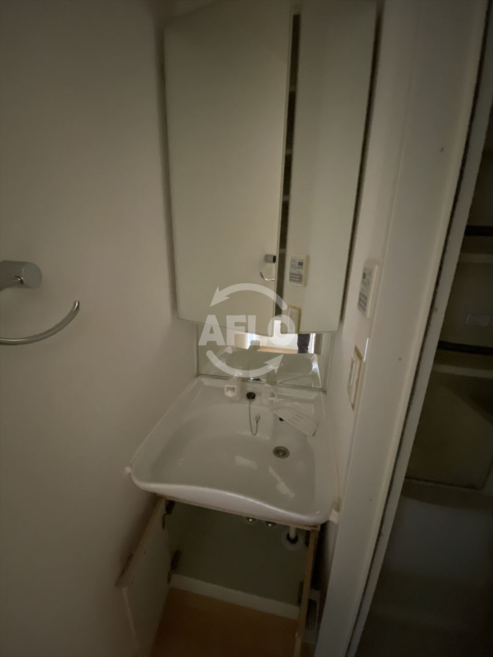 ユーレジデンス淀屋橋の独立洗面台|ユーレジデンス淀屋橋　洗面化粧台