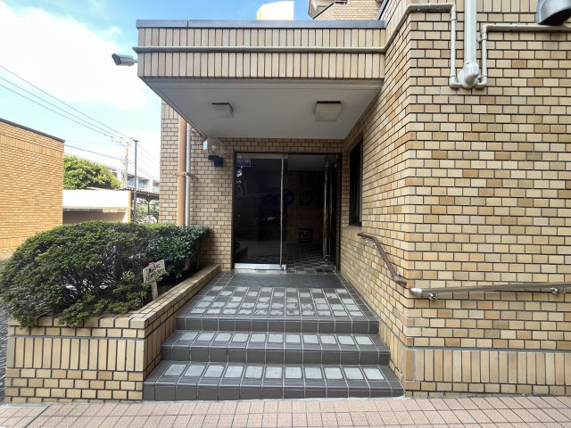サンマンション青葉台ガーデンのエントランス|1階共用エントランス