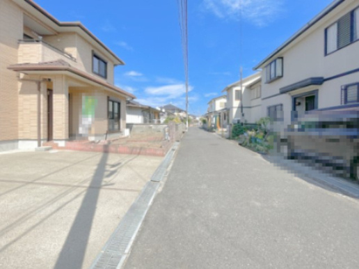 日立市東大沼町2丁目　中古戸建の前面道路含む現地写真