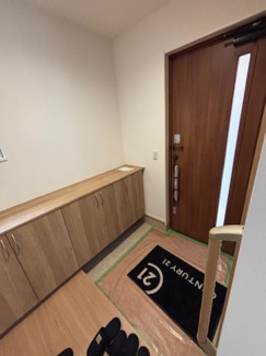 【玄関】 | 佐伯区五月が丘5丁目　全2区画　NO2 | シューズボックスが設置されており、家族の靴がスッキリ収納できます☆