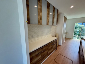 【キッチン】 | 佐伯区五月が丘5丁目　全2区画　NO2 | 備え付けのカップボードはインテリアの統一感があり、しっかり収納もできます☆