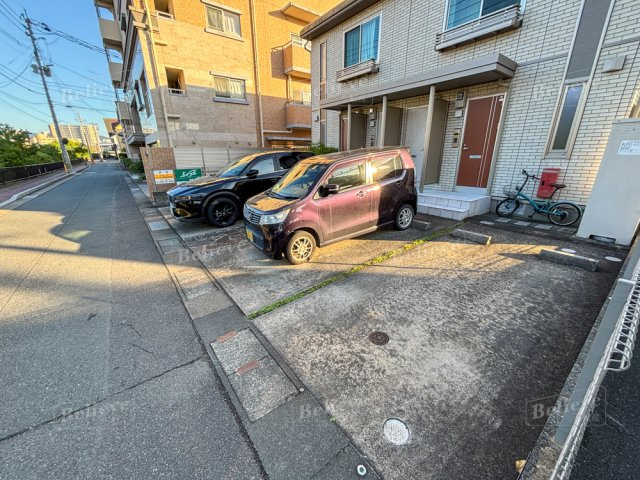 ヴィルヌーブの駐車場|駐車スペースもあります☆