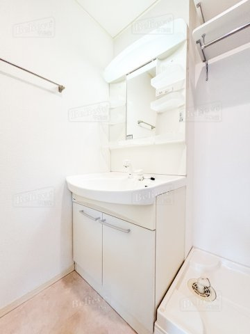 ヴィルヌーブの洗面所|広い洗面スペースです★