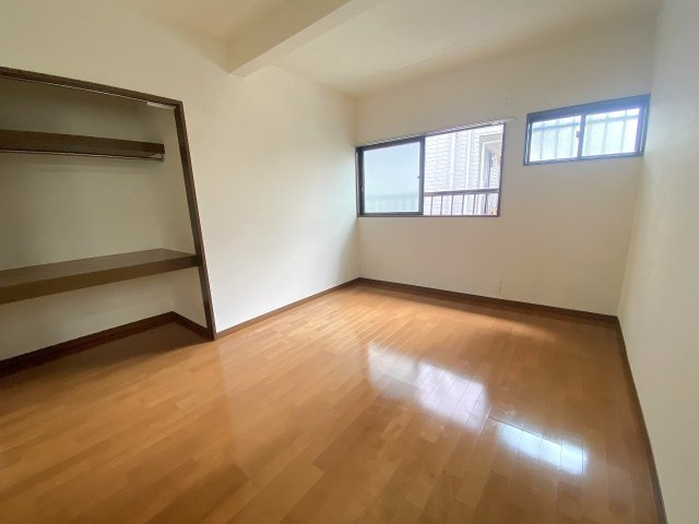 鈴木アパートの洋室