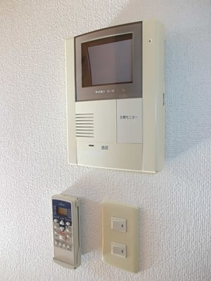 【セキュリティ】 | ファミール | 【ファミール】急な来客でもTVインターホンで確認が出来て安心です☆