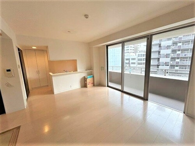 【居間・リビング】 | サーパス諏訪町 | LDK16.6畳　※別アングル