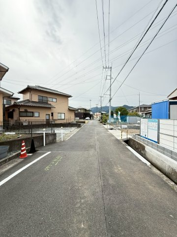 富士市松岡1期　新築戸建　全3棟　１号棟　の前面道路含む現地写真