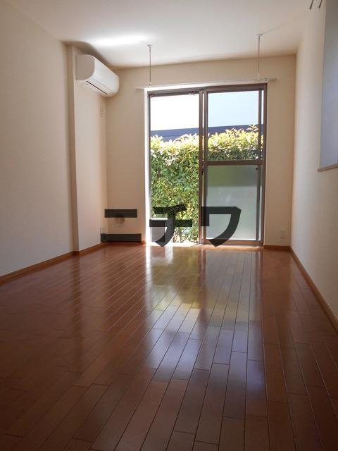 メゾン・ド・エスポワールの居間・リビング|★洋室★