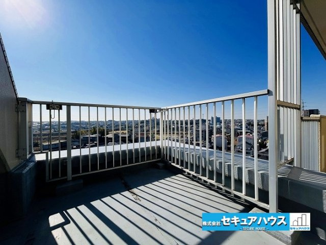 メイツ大府のバルコニー|【バルコニー】
◆広々としたバルコニー付きのためお洗濯物はもちろん、お子様の遊ぶスペースとしても利用できます♪　　　　　　　　　　　　　　　　　　　　　　　　　　　　　　　　　　　　　　　　　　　　　