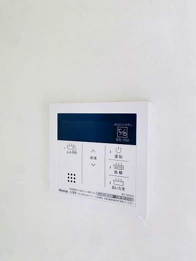 メイツ大府の浴室|【給湯器】
◆家族で使いやすい、お湯張りもワンタッチで楽々です♪
◆追い炊き機能も備わっているため家族が常に温かいお風呂に入ることができます。　　　　　　　　　　　　　　　　　　　　　　　　　　　　　