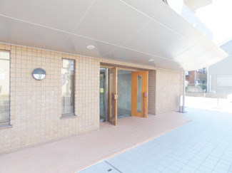 【エントランス】 | メインエントランス　管理・清掃が行き届いたマンションです。