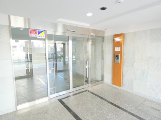 【エントランス】 | もちろんオートロック完備。