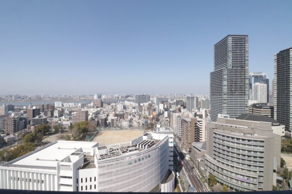 【展望】 | 【スカイラウンジからの展望】北方向の眺望です。淀川の向こうまで見渡すことができます。