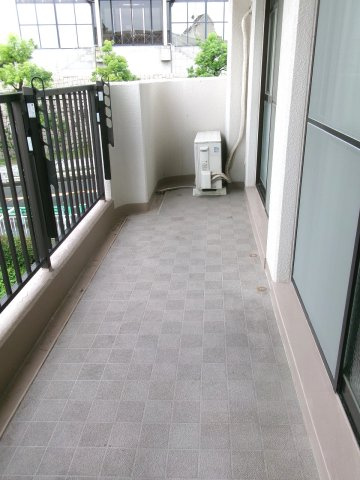 ユニライフ明石のバルコニー