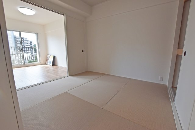 伊丹レックスマンションの和室|日本人に昔から馴染みある空間◎ほっと一息つくことができる場所です。