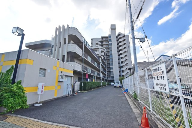 伊丹レックスマンションの外観|食洗機や浴室乾燥機などの住宅設備充実した中古マンションです。