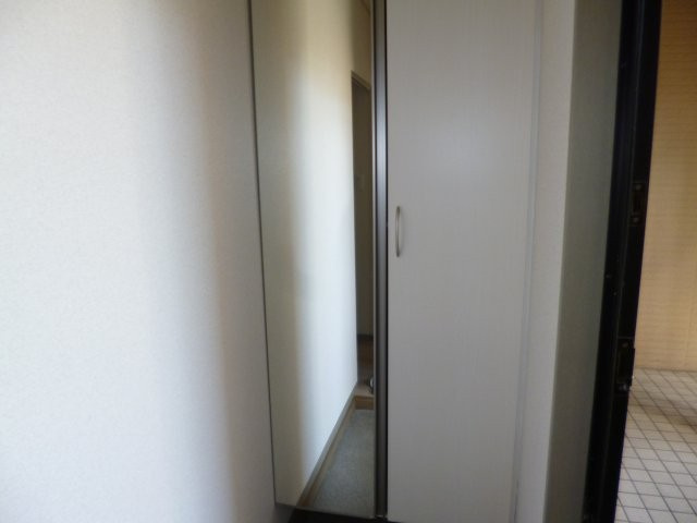 ロイヤルガーデンCの内装|シューズボックス