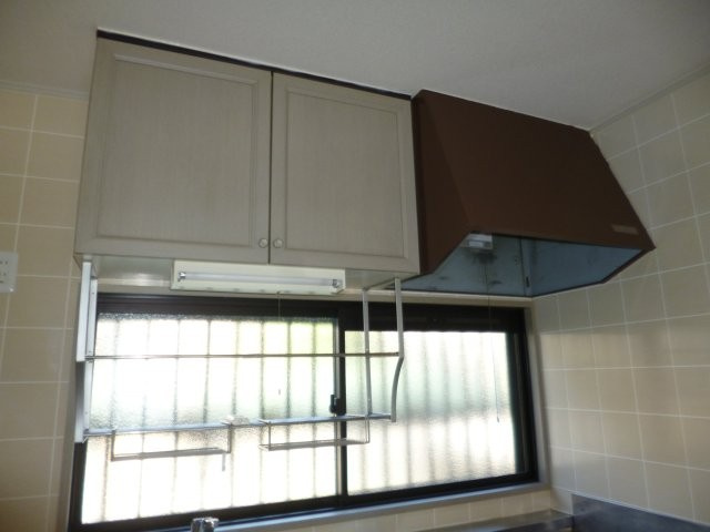 ロイヤルガーデンCのキッチン|キッチン上収納