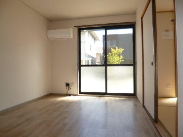 ロイヤルガーデンCの居間・リビング|洋室