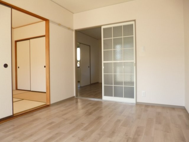 ロイヤルガーデンCの洋室