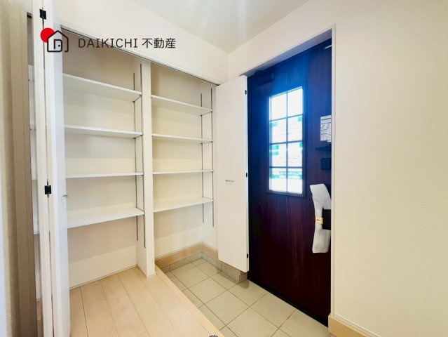 【玄関】 | 鴻巣松原　Livele Garden.S　新築戸建　全7棟　5号棟