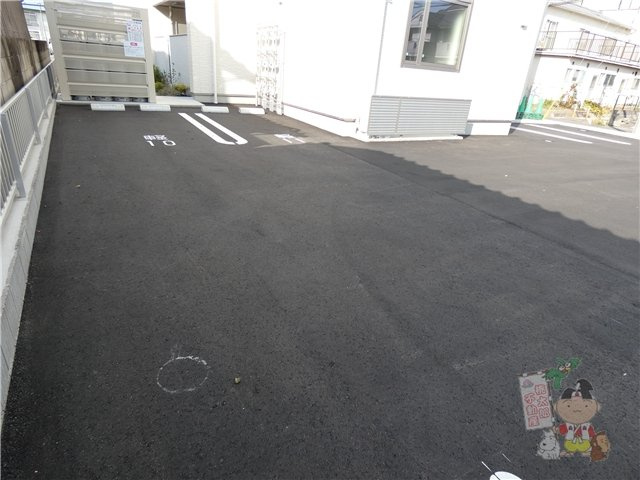 グランキューブ中井の駐車場