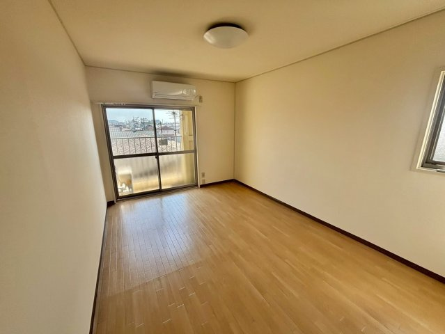 たくみマンションの洋室